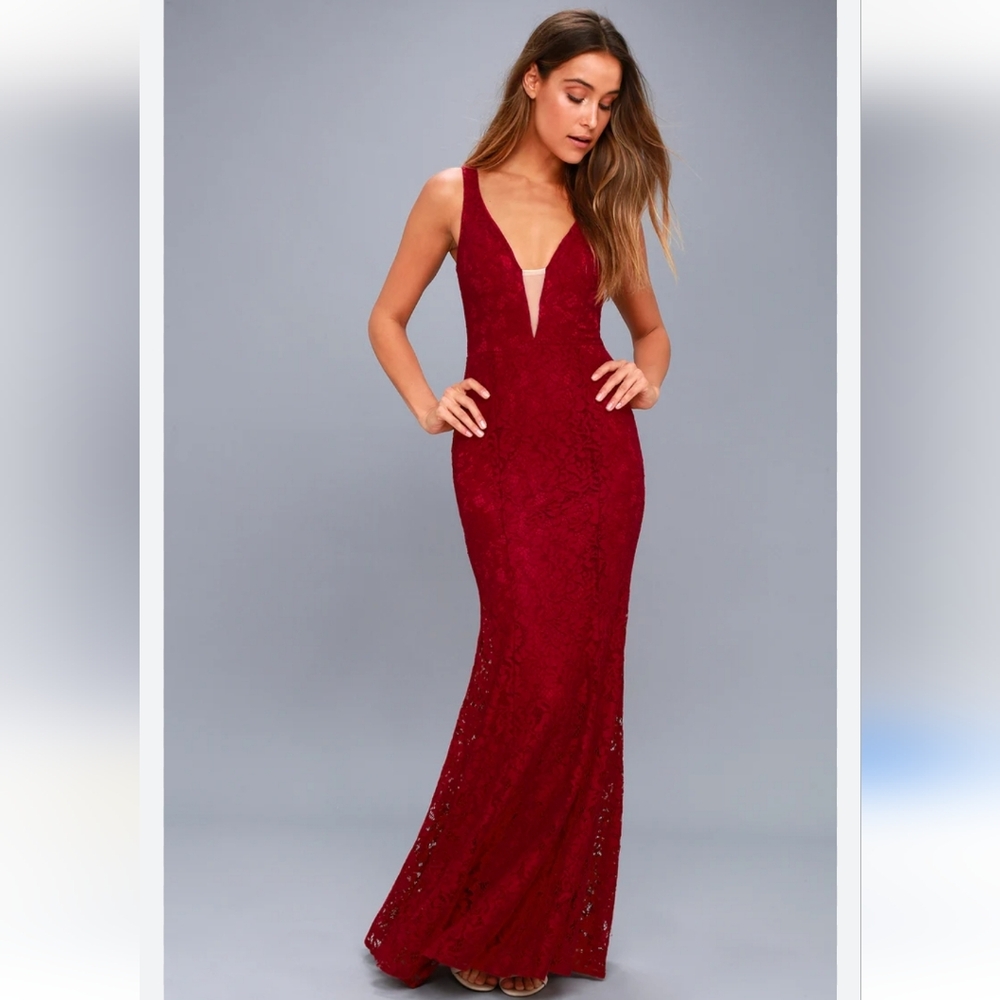 NWT Lulus Everly Red Lace Mermaid V-neck Maxi Dress Size Medium